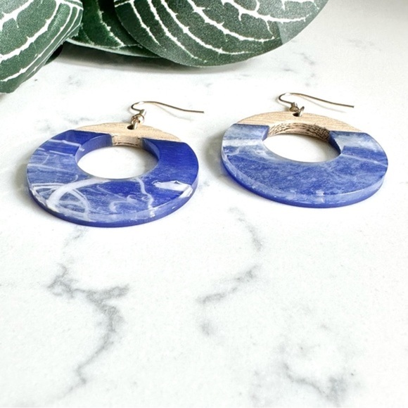 2/$30🌵 Bohemian Drift Away Marbled Blue Resin & Wood Earrings Circle Boho NEW - Picture 5 of 7